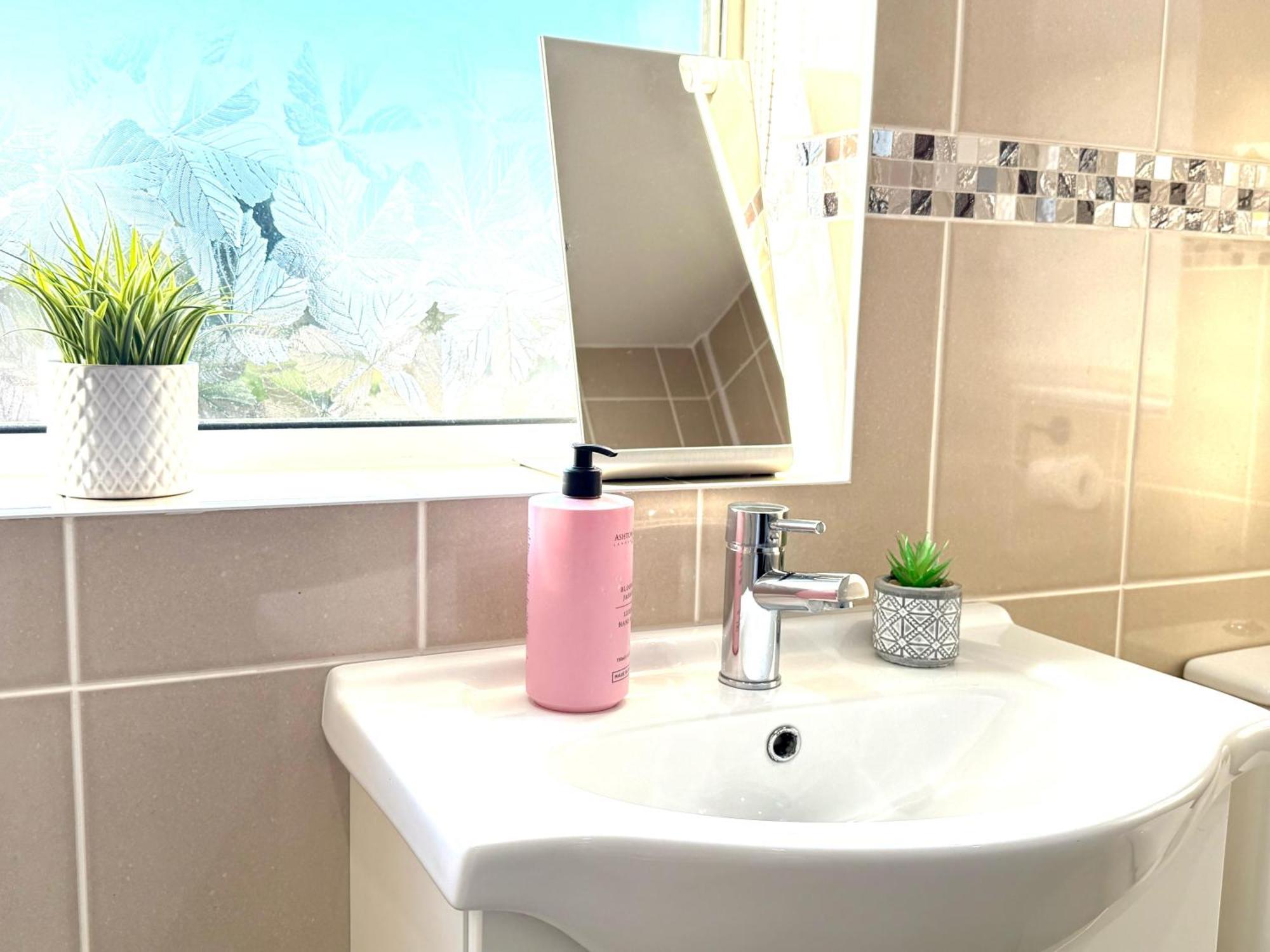 Stylish 3-Bedroom House With Garden & Free Parking'S, Prime Location With Private Garden Kidlington Exterior photo