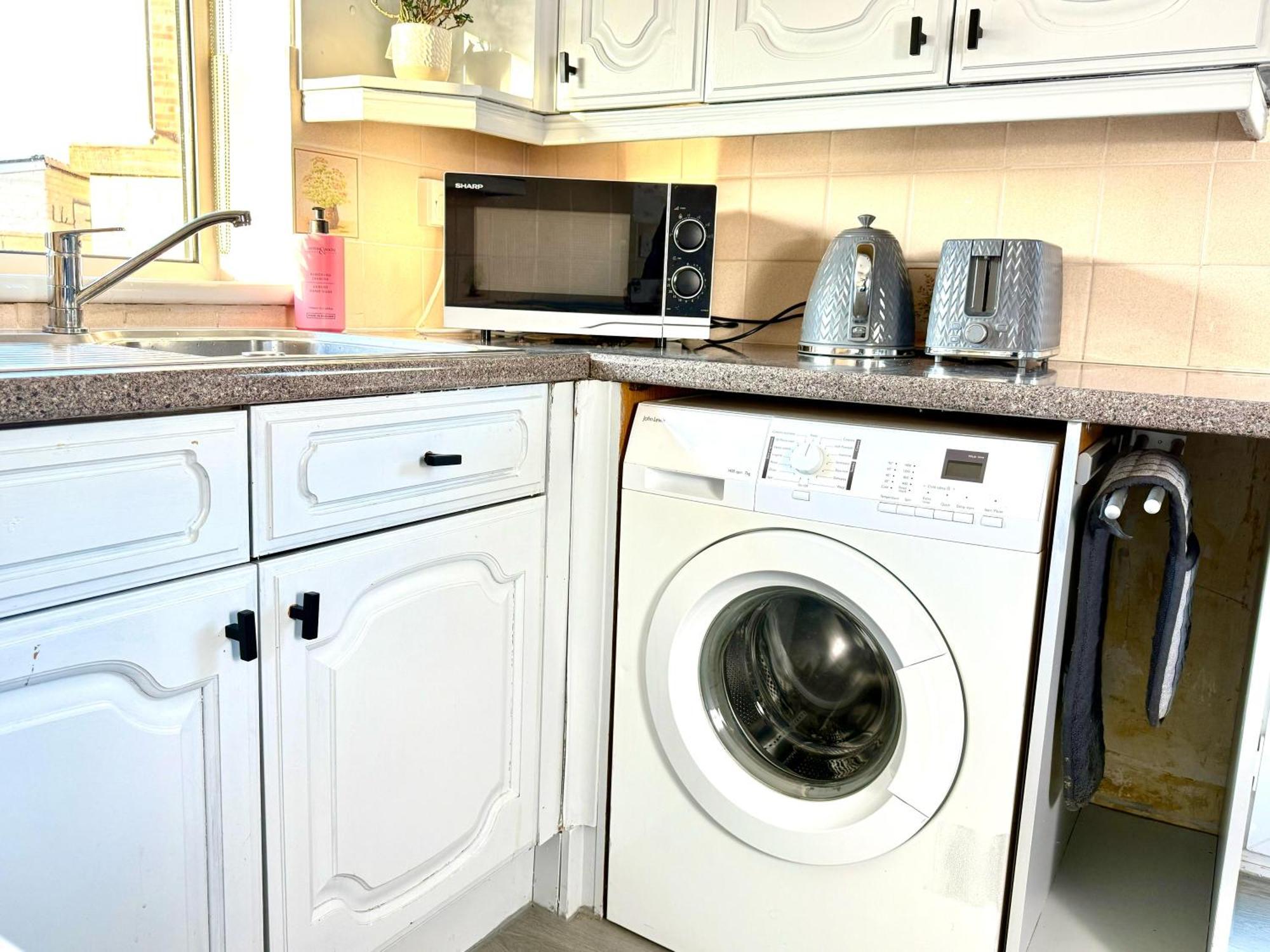 Stylish 3-Bedroom House With Garden & Free Parking'S, Prime Location With Private Garden Kidlington Exterior photo